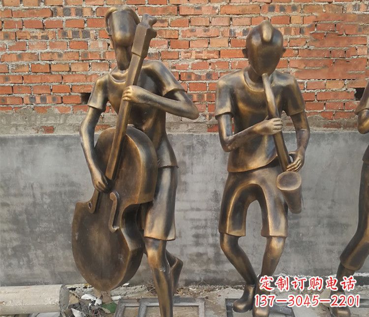 绵阳雄伟屹立——萨克斯铜雕