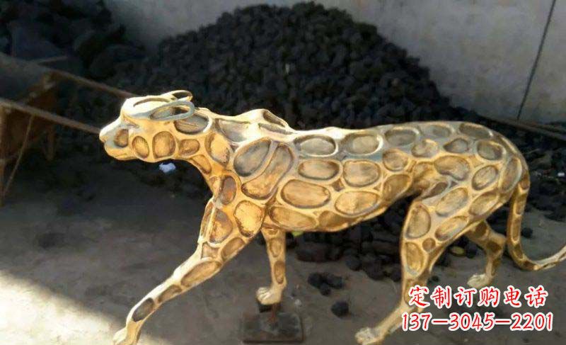 绵阳雄健的豹雕塑