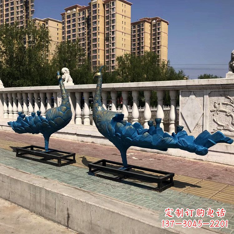 绵阳珠翠集精美孔雀雕塑