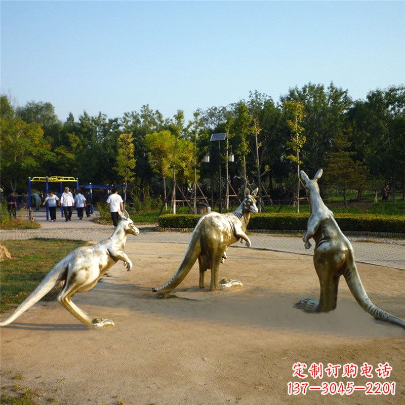 绵阳袋鼠雕塑点缀小区公园和谐景观