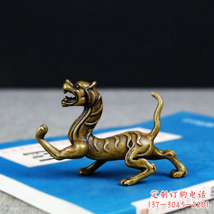 绵阳金色纯铜铸造的白虎雕塑