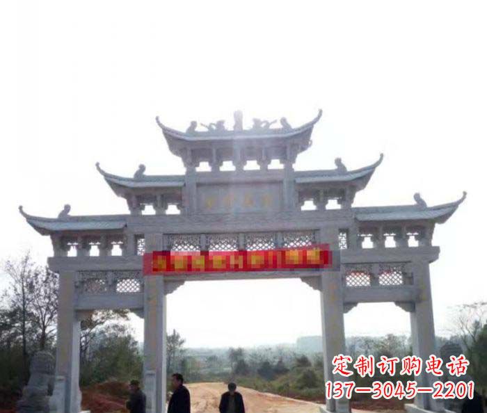 绵阳三门石雕牌楼古老而精美的雕塑