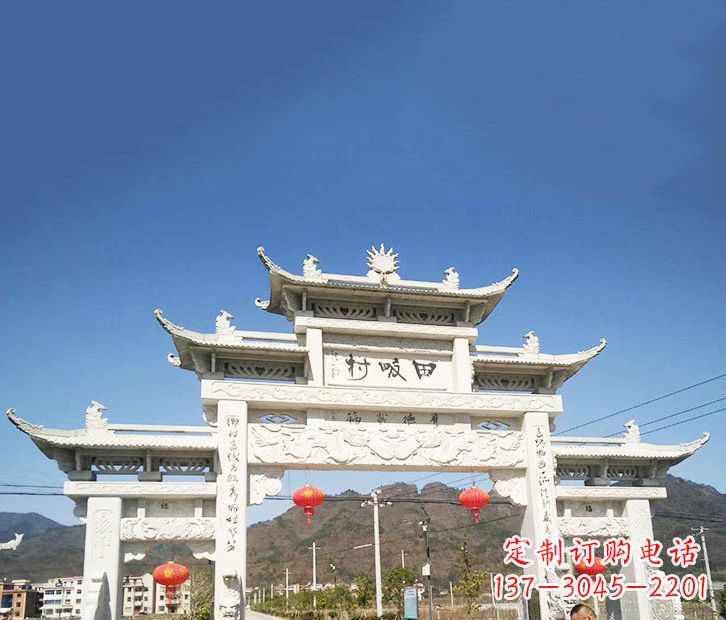 绵阳村庄的牌坊雕塑