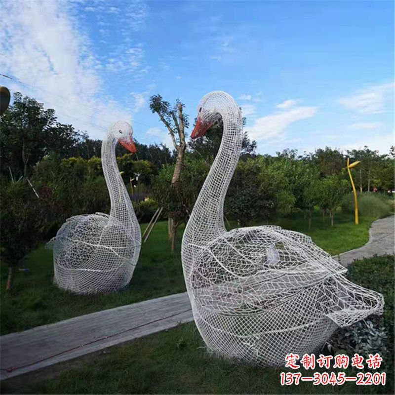 绵阳大型网格天鹅景观动物雕塑摆件(天鹅爱心门)