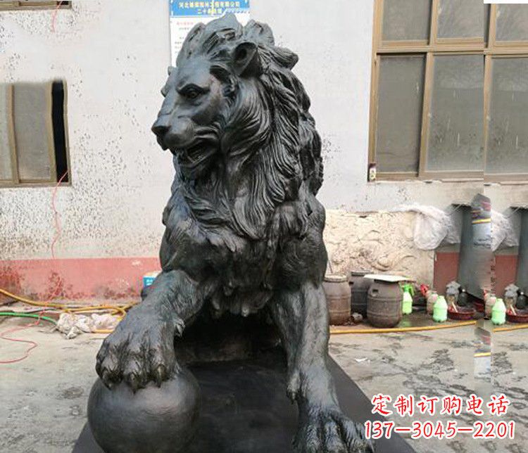绵阳高质量西方踩球狮子铜雕塑