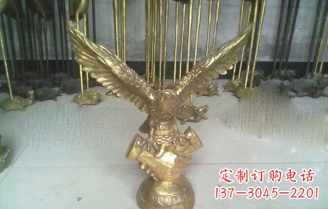 绵阳大展宏图老鹰铜雕展现雄鹰的威严和气势