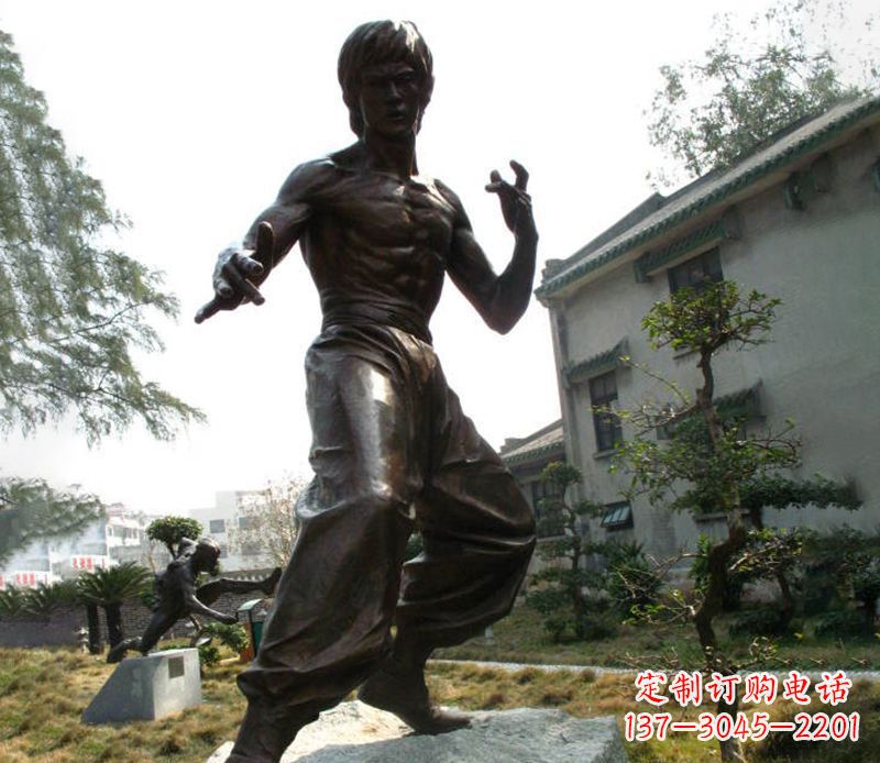 绵阳传奇人物李小龙铜雕