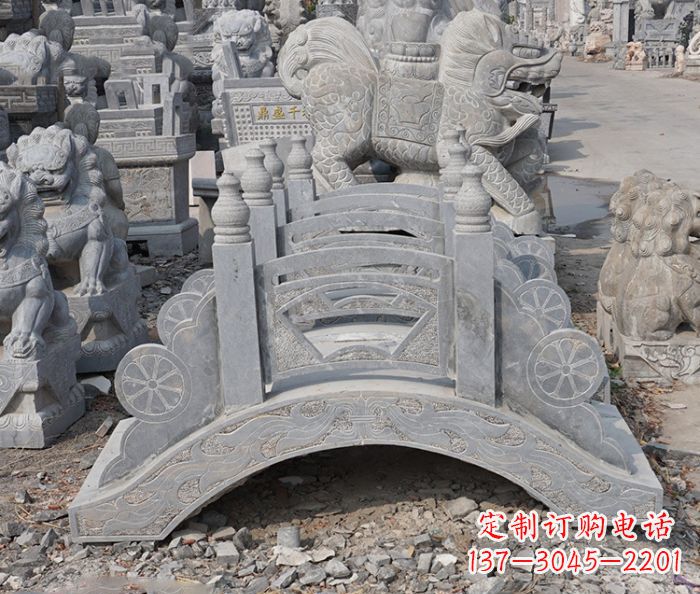 绵阳风格独特的仿古小型石拱桥雕塑