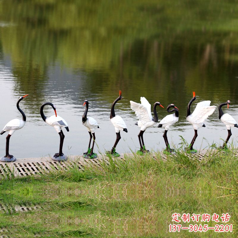 绵阳仿真仙鹤玻璃钢水景雕塑摆件-公园水池水塘琥珀动物雕塑