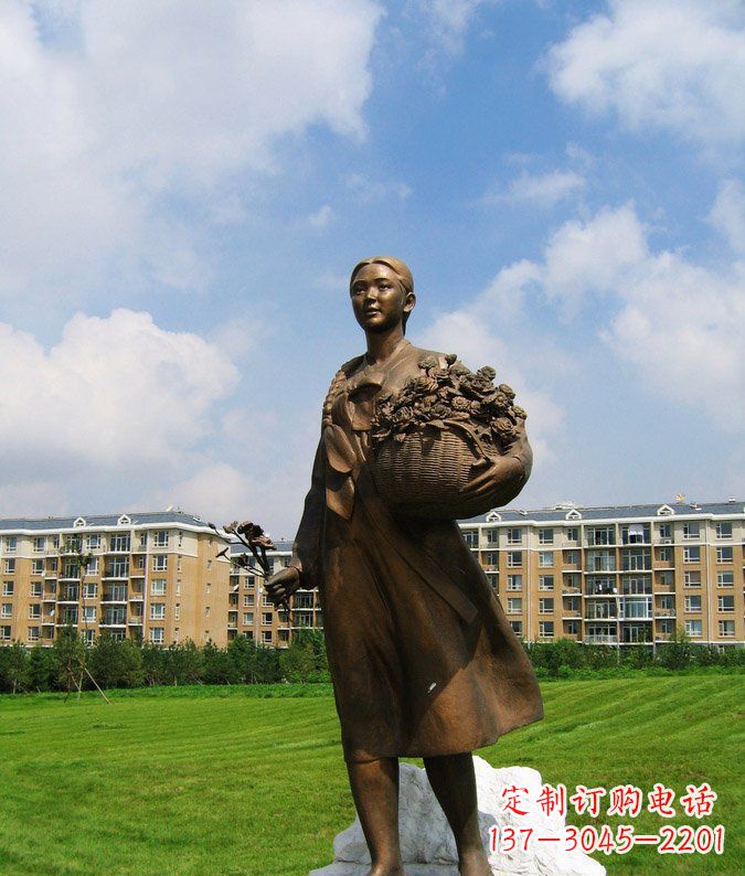绵阳传统精美少数民族雕塑——抱花篮的少数民族女孩