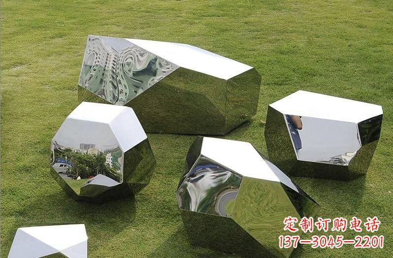 绵阳精美不锈钢鹅卵石几何雕塑