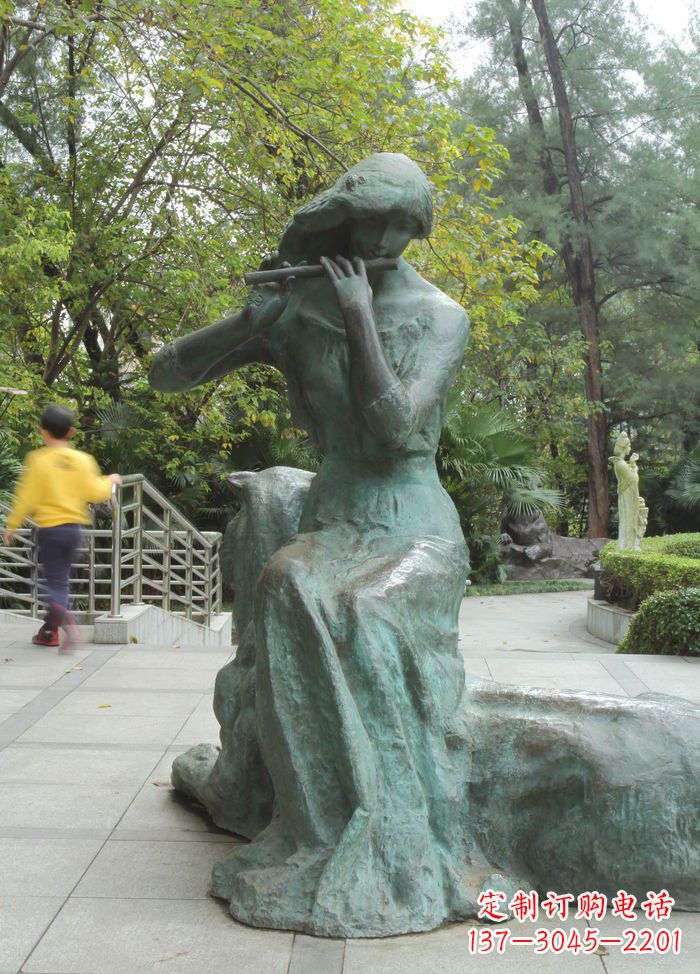 绵阳浪漫洒脱的女孩雕塑