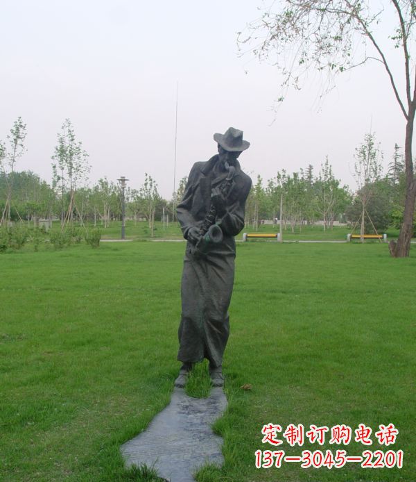 绵阳公园吹萨克斯人物铜雕