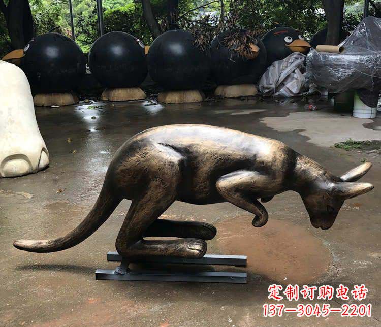 绵阳公园袋鼠动物铜雕