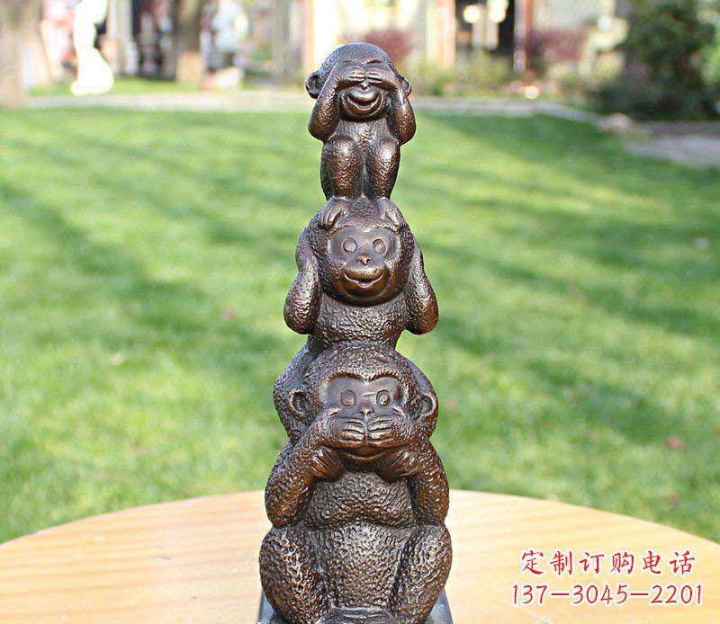 绵阳公园叠罗汉的猴子动物景观铜雕