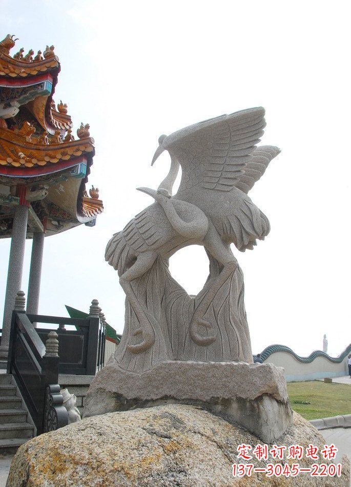 绵阳高雅优美的公园动物大理石仙鹤雕塑