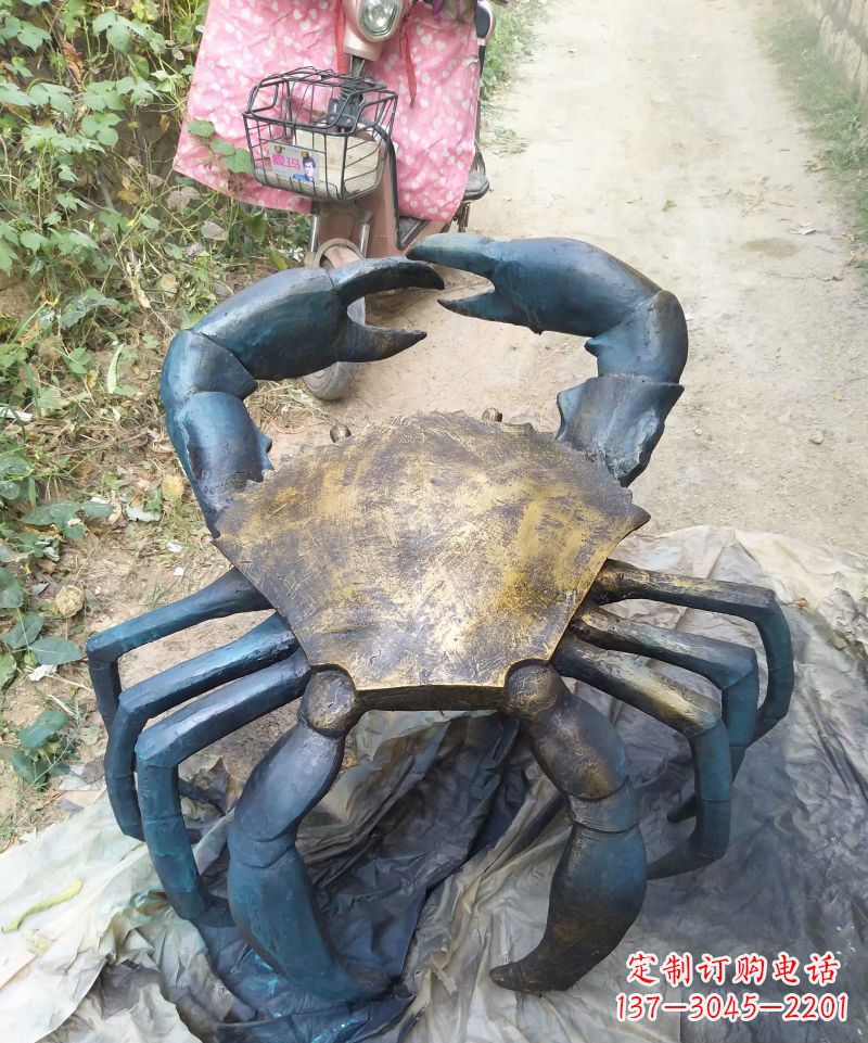 绵阳公园动物螃蟹铜雕