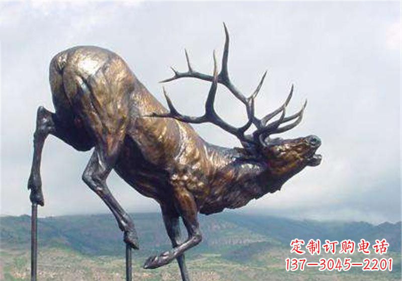 绵阳公园动物驯鹿铜雕
