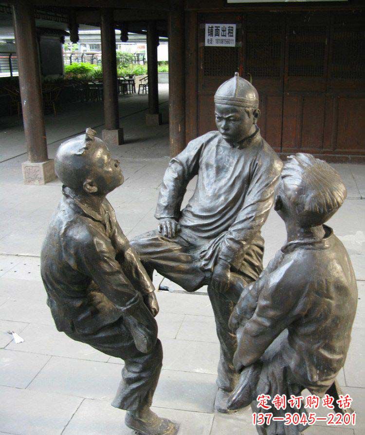 绵阳铜雕男孩斗鸡小品雕塑