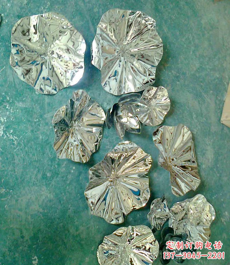 绵阳精致锻铜荷叶造型雕塑