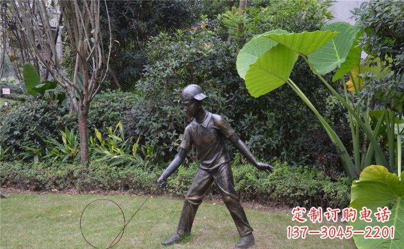 绵阳铜雕“小男孩滚铁环”