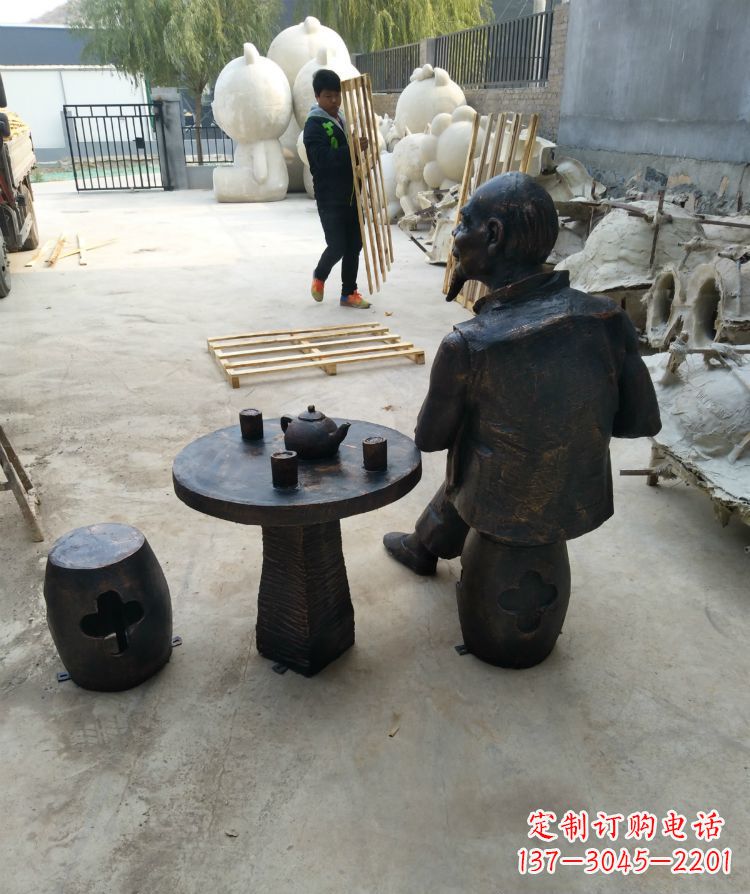 绵阳公园喝茶的老人铜雕