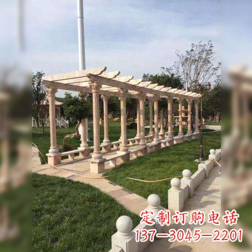 绵阳增添公园美景的长廊石雕