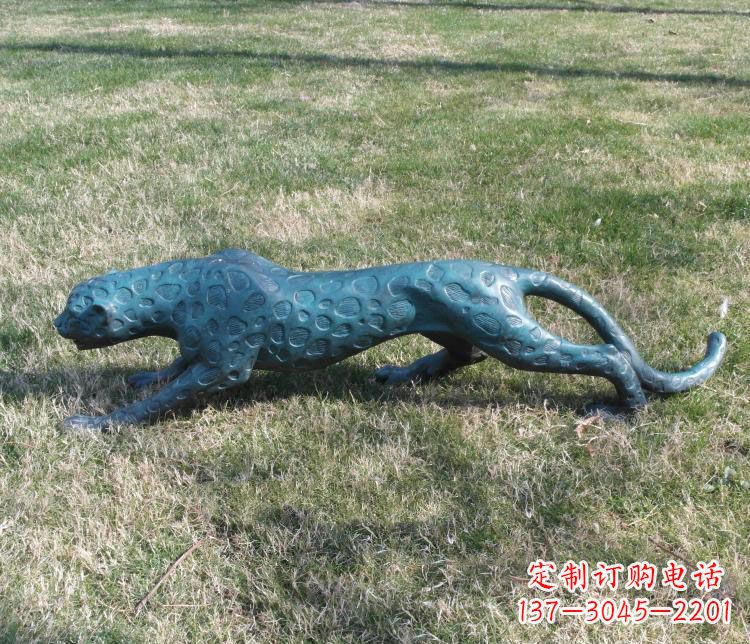 绵阳公园金钱豹铜雕