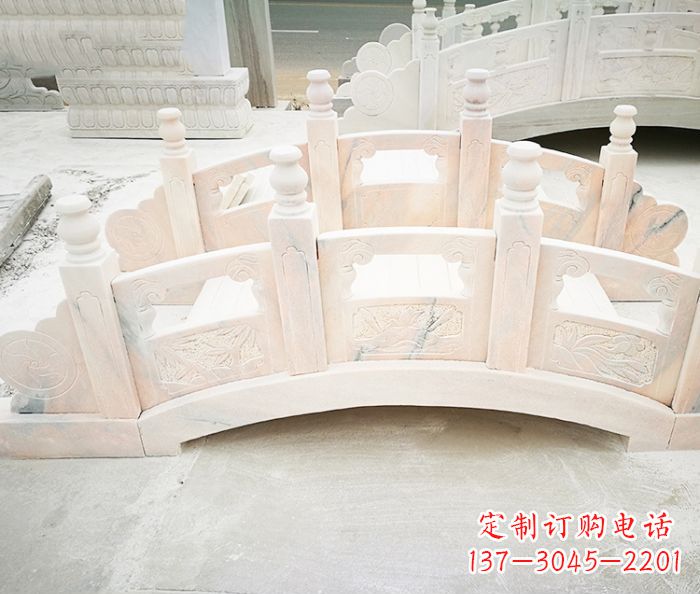 绵阳红石拱桥雕塑——浪漫交织,美景永相伴