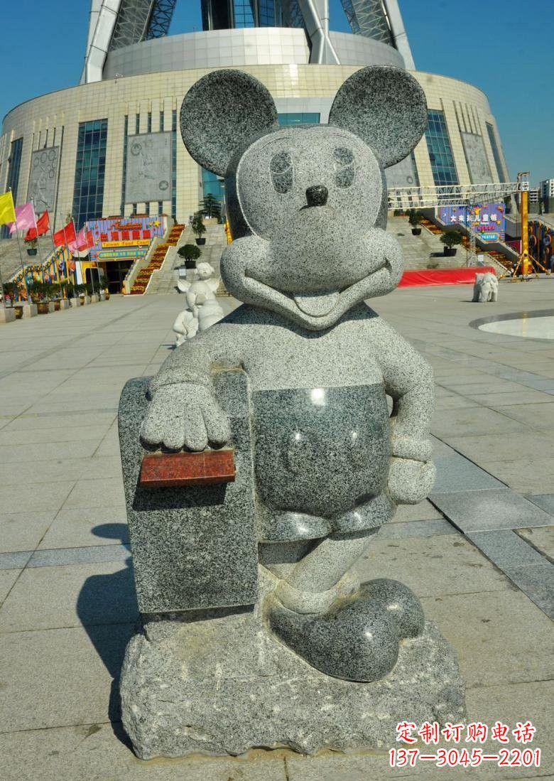 绵阳令人惊叹的米老鼠塑像