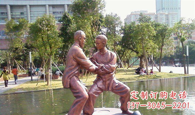 绵阳公园练太极拳的人物铜雕