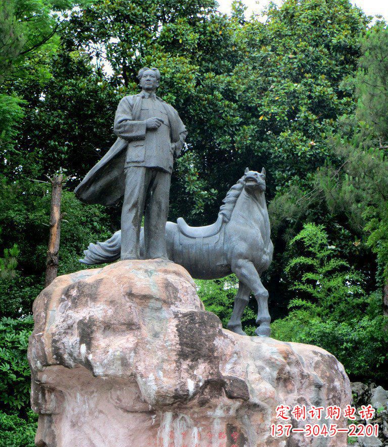 绵阳公园毛主席和马景观铜雕