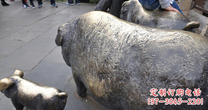 绵阳公园精美母子猪铜雕