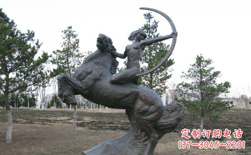 绵阳公园骑马女人射箭铜雕