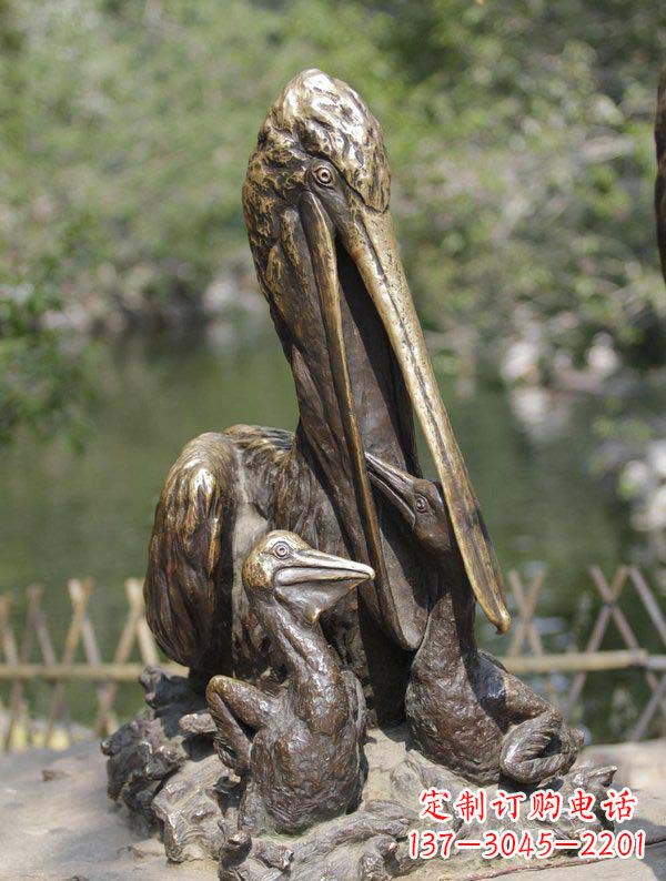 绵阳公园鹈鹕动物铜雕