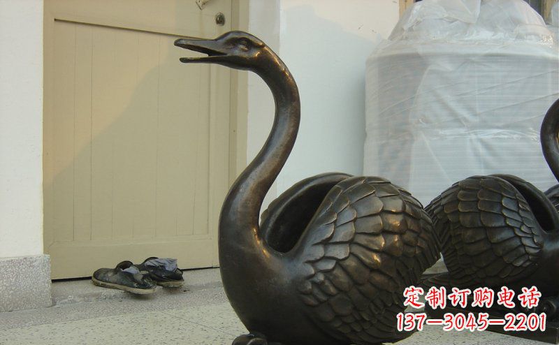 绵阳绝美铜板雕刻天鹅雕塑