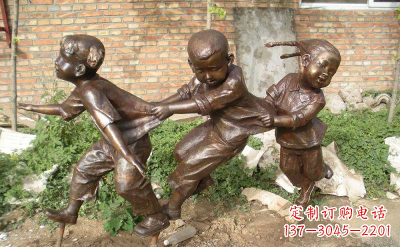 绵阳公园玩老鹰捉小鸡的儿童小品铜雕 (3)