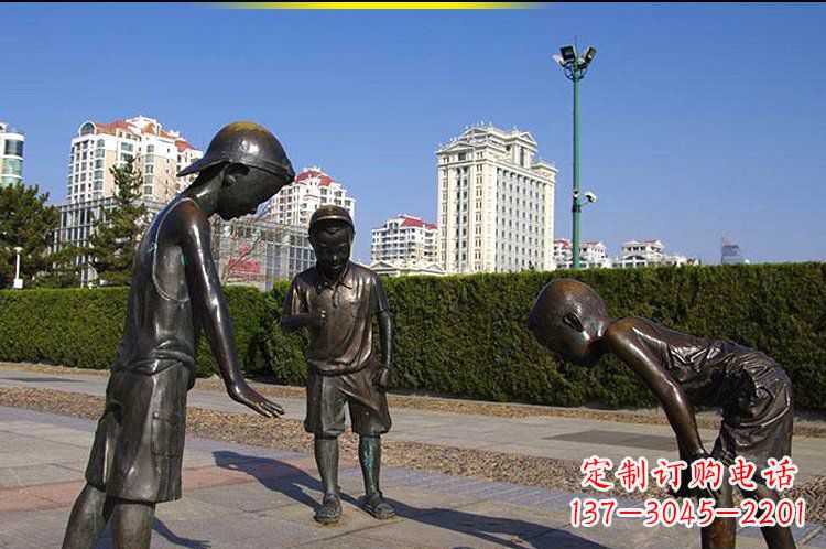 绵阳公园玩陀螺人物玻璃钢仿铜雕塑