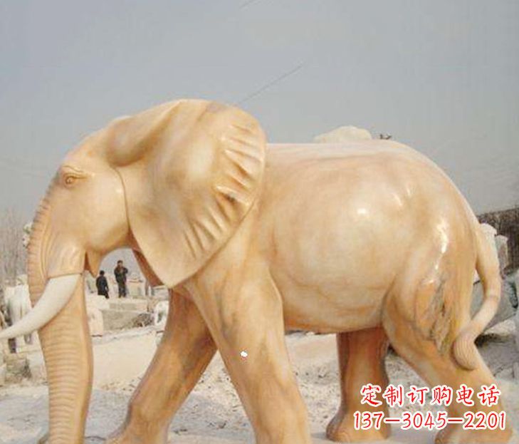 绵阳公园晚霞红大象雕塑
