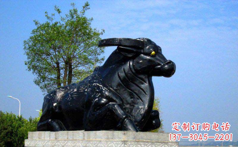 绵阳公园卧着的牛动物铜雕
