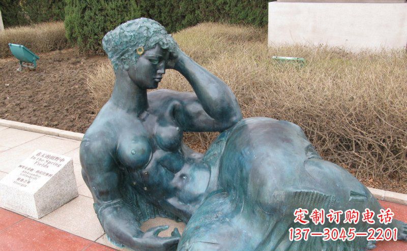 绵阳铜质女性人物雕塑