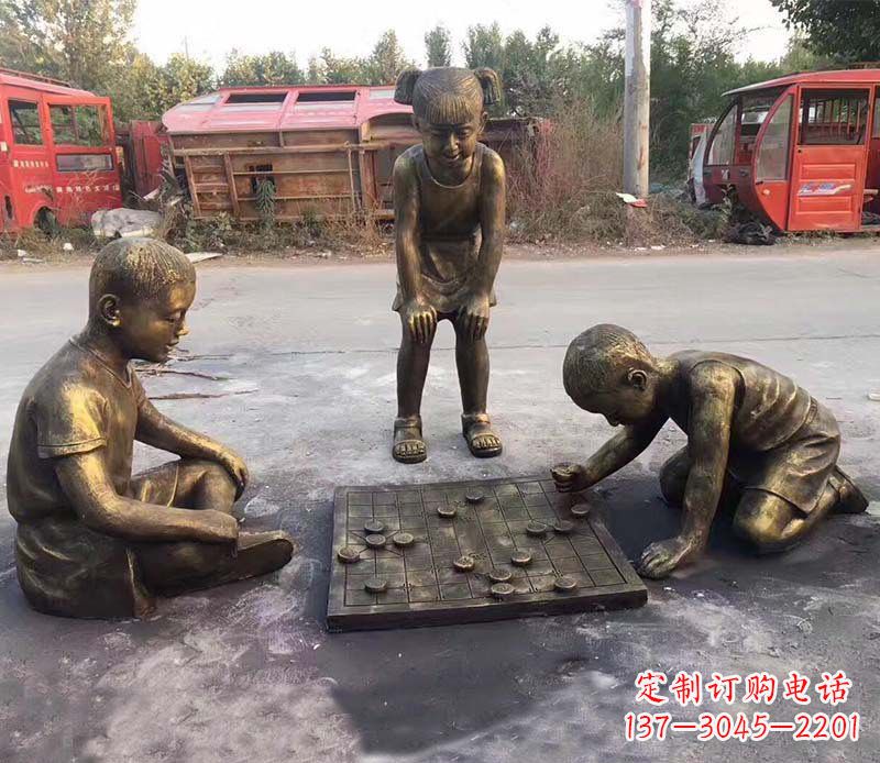 绵阳公园下象棋的儿童小品铜雕