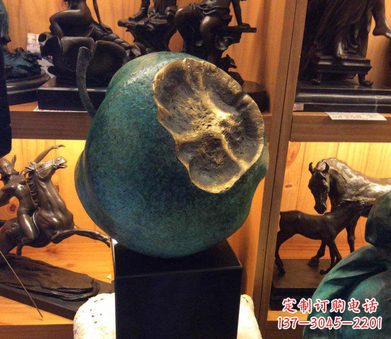绵阳铜质可爱苹果雕塑