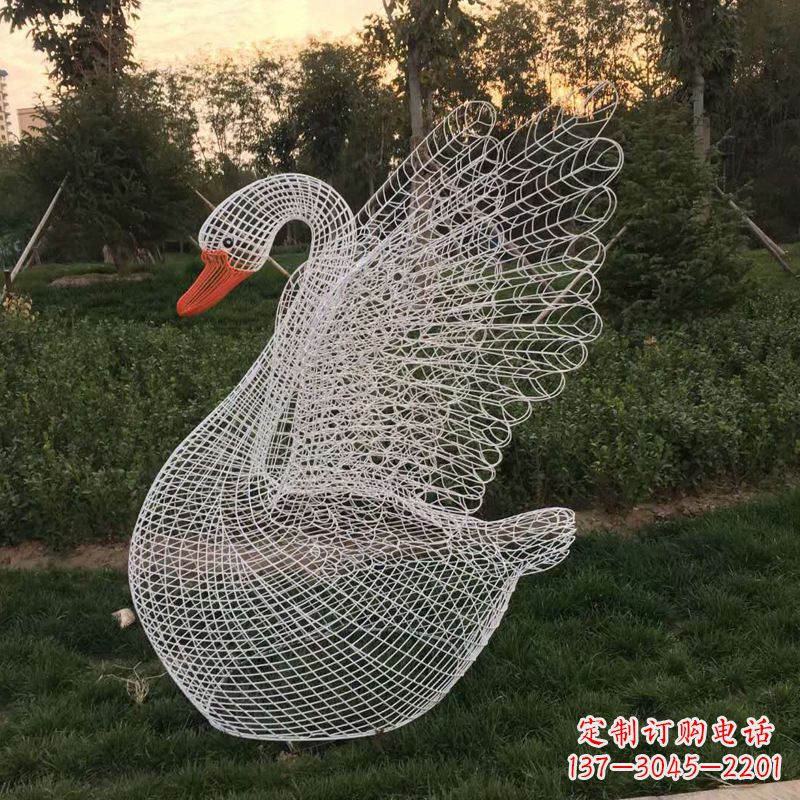 绵阳公园园林草坪动物雕塑之网格天鹅铁艺雕塑