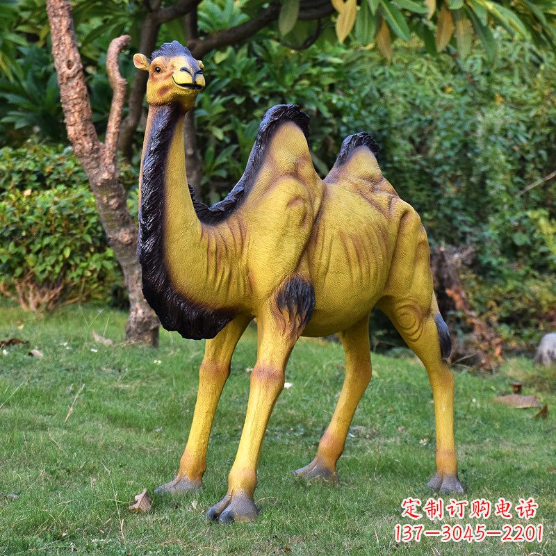 绵阳公园园林仿真站立的骆驼雕塑