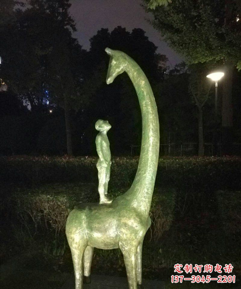 绵阳壮观绝伦的长颈鹿雕塑