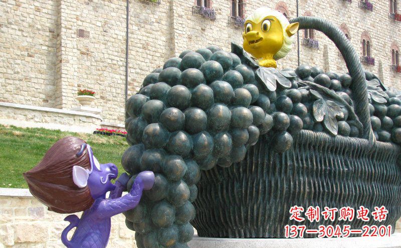 绵阳公园装葡萄的篮子景观铜雕