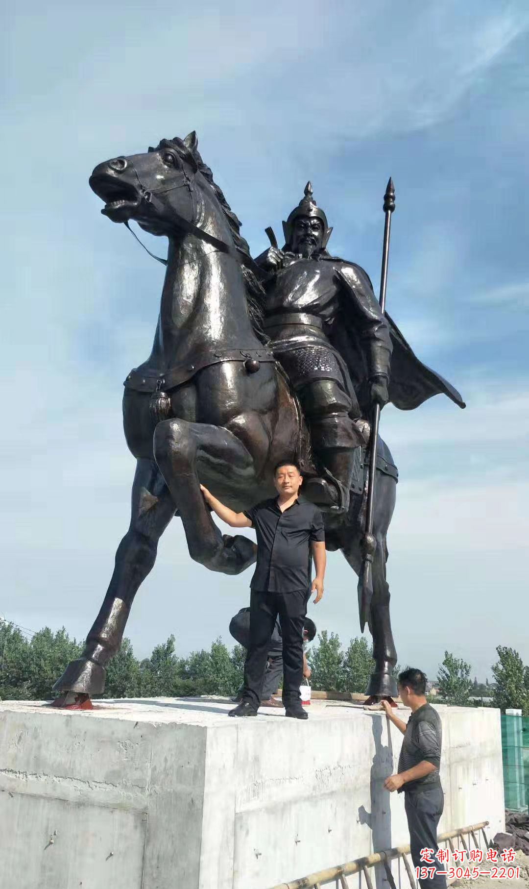绵阳以古代骑马将军为灵感的铜雕
