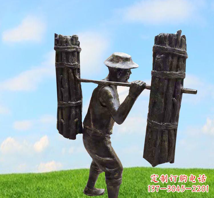 绵阳古代挑柴的老人铜雕