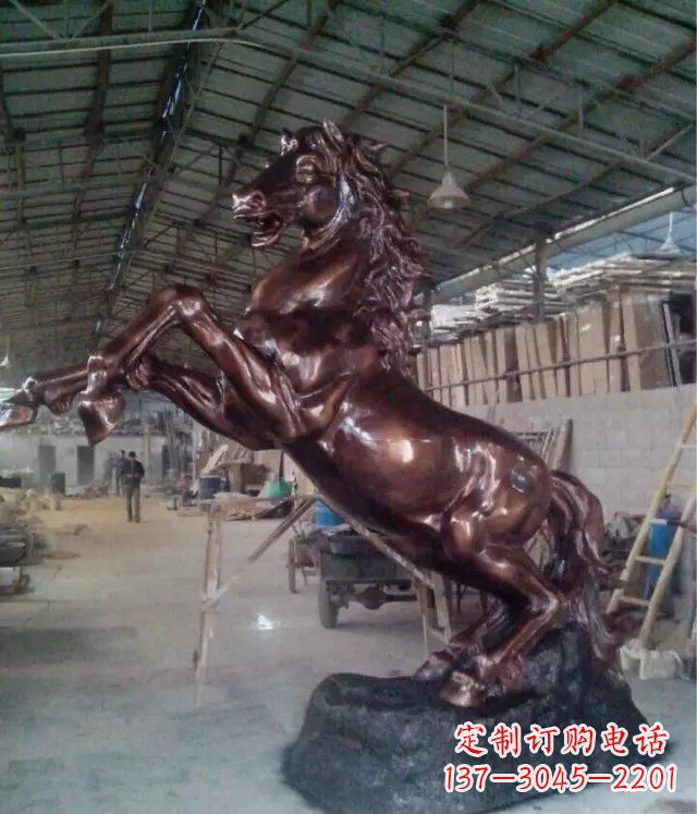 绵阳广场奔马铜雕